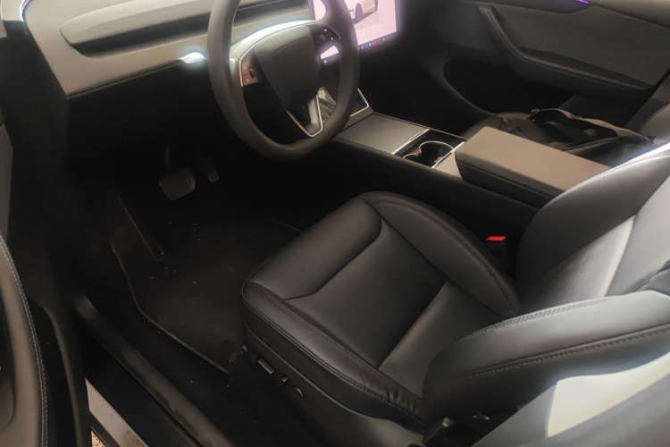 Used Tesla Model Y 2025 Rear-Wheel-Drive Version