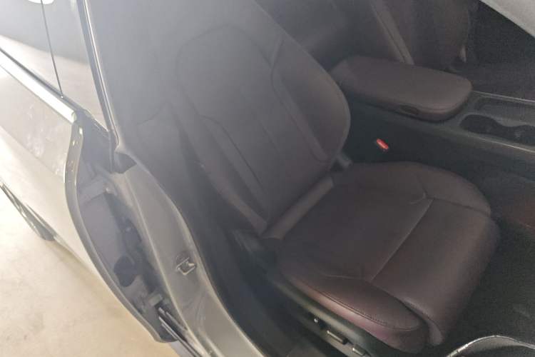 Used Nio ET5T 2024 75kWh Touring Right Front Seat