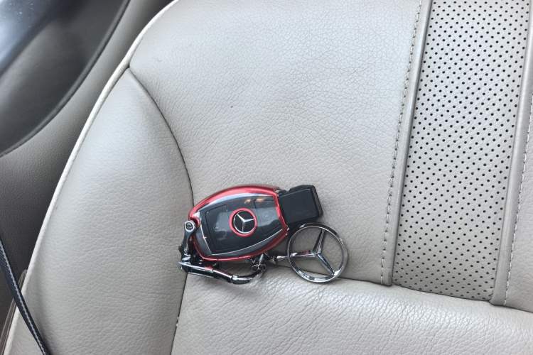 Used Mercedes-Benz R-Class 2010 R 300 L Luxury Model