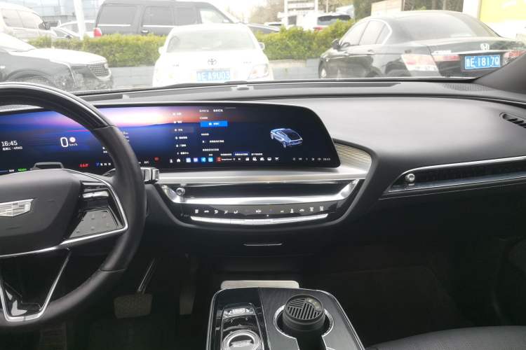 Used Cadillac LYRIQ 2022 Rear-Drive Long-Range Luxury Edition Audio And AC Panel