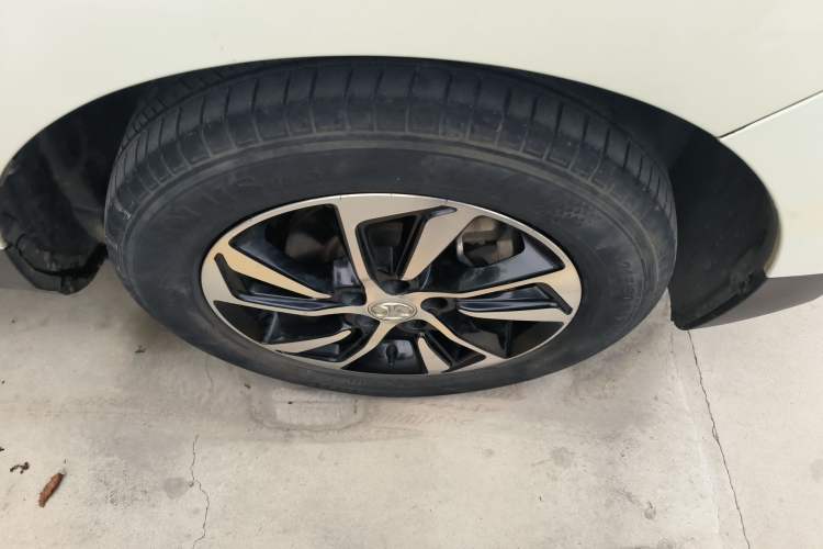 Used BAIC Senova X55 2016 1.5T CVT Elite Edition Right Front Wheel Hub