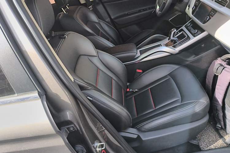 Used Geely Auto Emgrand X7 Sport 2020 1.8TD DCT Two-Wheel Drive Smart Connect 4G-Enabled Version Right Front Seat