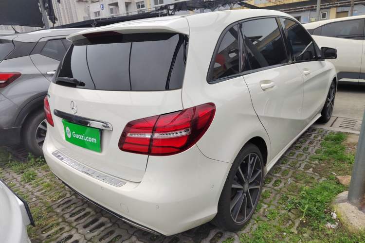 Used Mercedes-Benz B-Class 2015 B 200 Luxury Model Rear Right 45 Deg