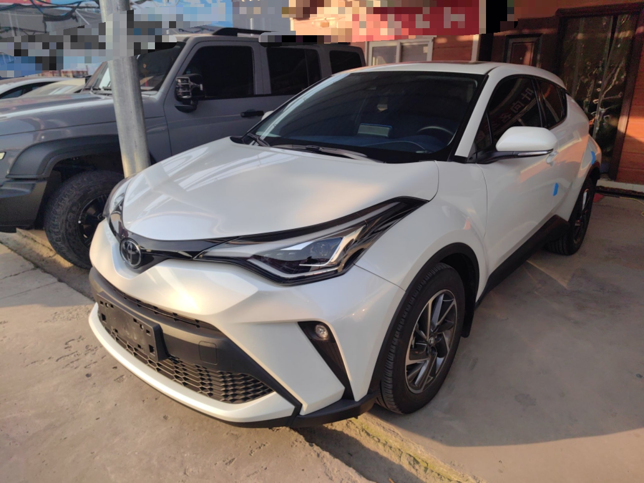 تحت مقدمة السيارة