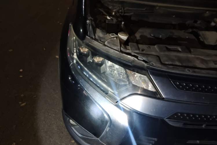 Used Mitsubishi Outlander 2019 2.4L 4x4 Zhi Xiang Edition 7 Seats China VI Standard Right Front Headlight