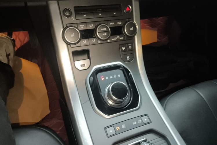 Used Land Rover Range Rover Evoque 2018 240 PS SE Smart Brilliance Edition