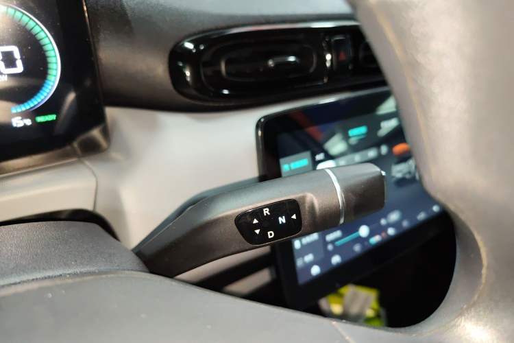 Used Leapmotor T03 2022 Agate Edition Gear Lever