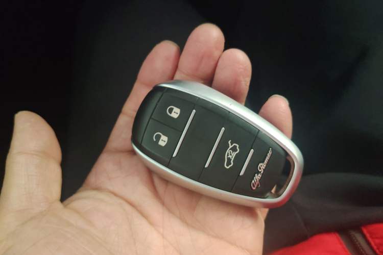 Used Alfa Romeo Giulia 2017 2.0T 200HP Luxury Edition
