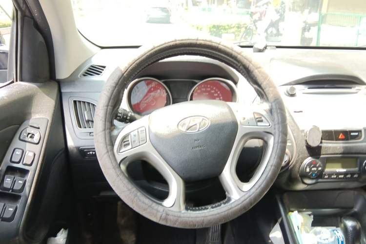 Used Hyundai ix35 2013 2.0L Automatic Two-Wheel Drive Smart GLS China IV Standard Steering Wheel