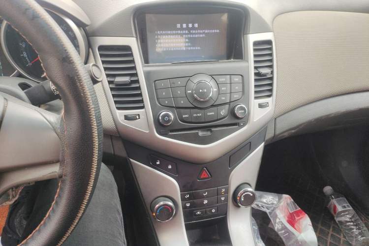 Used Chevrolet Cruze 2013 1.6L SE MT Audio And AC Panel