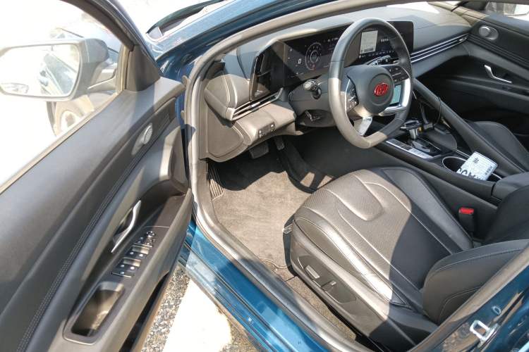 Used Hyundai Elantra 2021 1.5L CVT LUX Prestige Edition Driver Seat