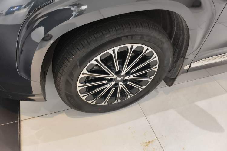 Used Hyundai Custo 2024 270TGDi LUX Prestige Edition