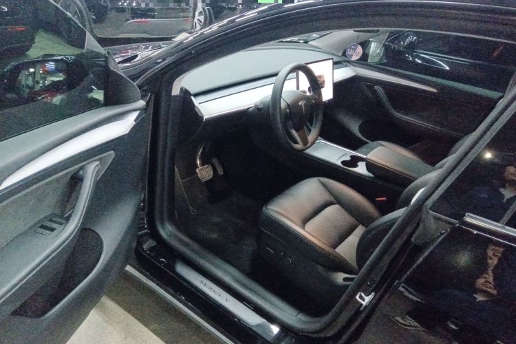 Used Tesla Model Y 2023 Rear-Wheel-Drive Version
