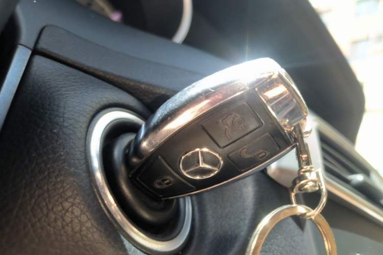 Used Mercedes-Benz C-Class 2011 C 200 Fashion Travel Edition Vehicle Key