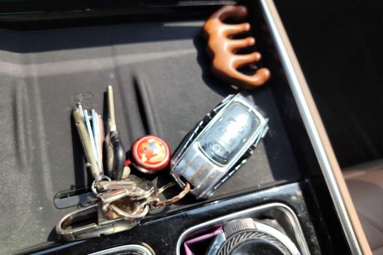 Used Chery Tiggo 8 L 2024 2.0T Two-Wheel Drive Prestige Version 5 Seats Vehicle Key