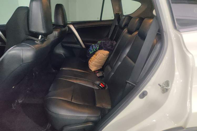 Used Toyota RAV4 2016 2.0L CVT Two-Wheel Drive Fashion Edition China V Standard