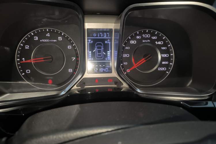 Used Zotye Domy X5 2016 1.5T Manual Luxury 7-Seater Model China IV Standard Odometer Close Up