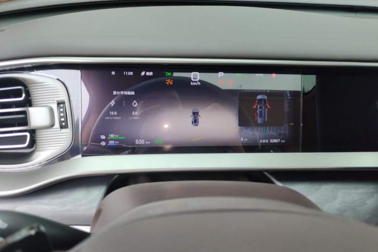 Used Denza D9 2025 DM-i Smart Drive 1020 Four-Wheel Drive Deluxe Model
