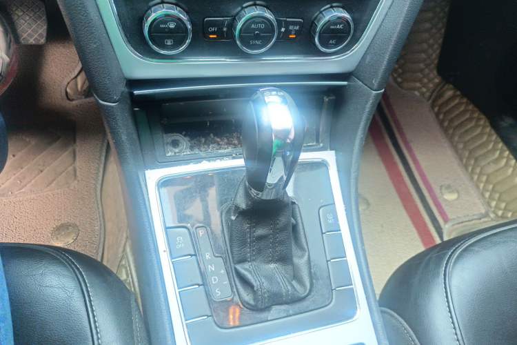 Used Volkswagen Passat 2014 1.8TSI DSG 30th Anniversary Edition Gear Lever