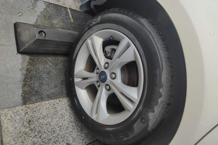 Used Ford Focus 2012 Sedan 1.6L Automatic Fashion Edition