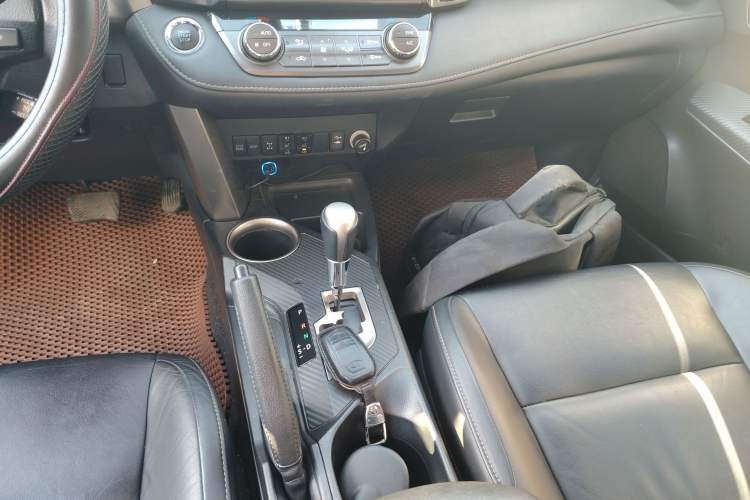 Used Toyota RAV4 2015 2.5L Automatic 4x4 Elite Edition
