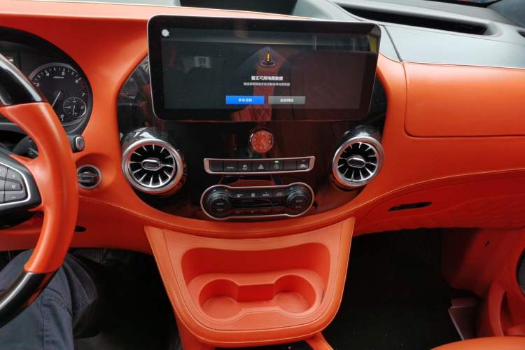 Used Mercedes-Benz Vito 2023 2.0T Elite Version 7 Seats Audio And AC Panel