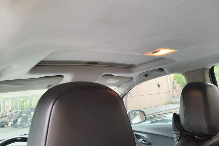 Used Chevrolet Trax 2014 1.4T Automatic All-Wheel Drive Flagship Version Headliner