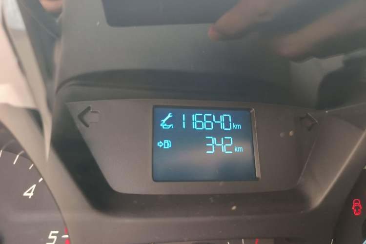 Used Ford Transit 2017 2.0T Diesel Multi-Purpose Commercial Vehicle Mid-Drive Mid-Roof China IV Standard
