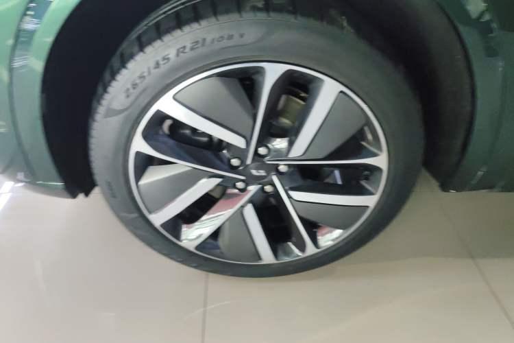 Used Li Auto L9 2022 Max model Left Front Wheel Hub