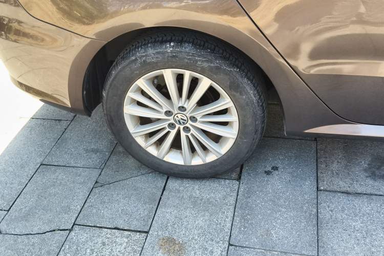 Used Volkswagen Gran Lavida 2013 1.6L Automatic Comfort Model
