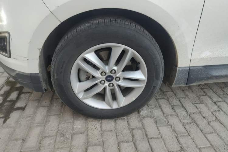 Used Ford Edge 2015 2.0T GTDi Two-Wheel-Drive Platinum Edition
