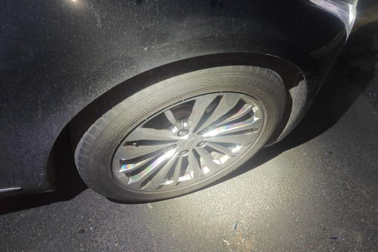 Used Cadillac CT6 2017 28T Luxury Model Right Front Wheel Hub