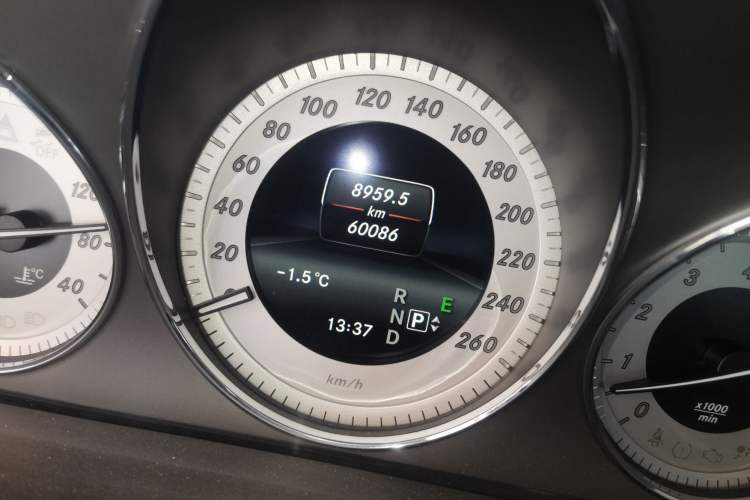 Used Mercedes-Benz GLK-Class 2013 GLK 300 4MATIC Dynamic Sunroof Model