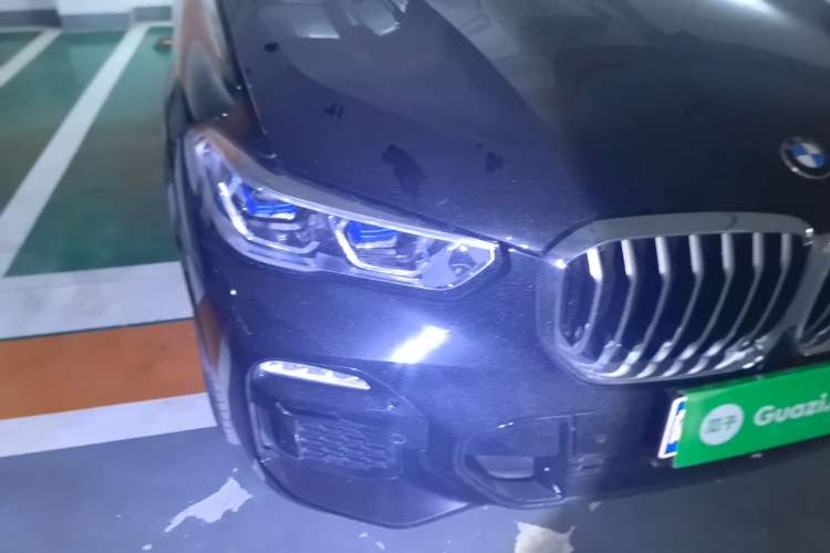 Used BMW X5 2021 xDrive40i Luxury Model with M Sport Package Right Front Headlight