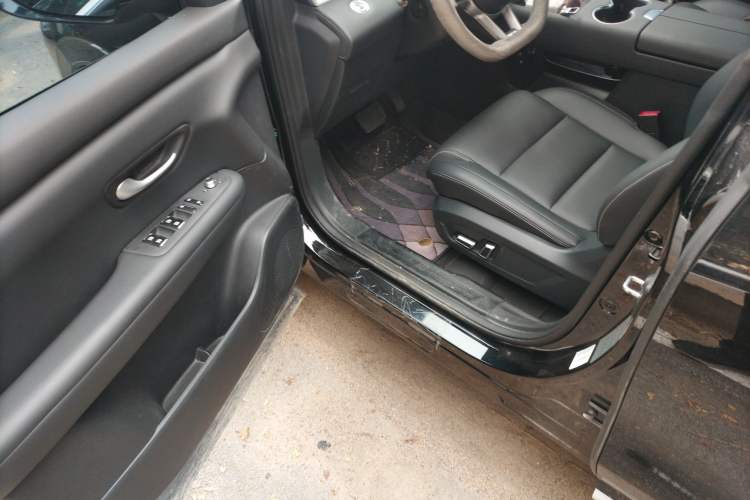 Used Landian E5 2024 Honor Edition 100KM Premium Model 7 Seats Driver Seat