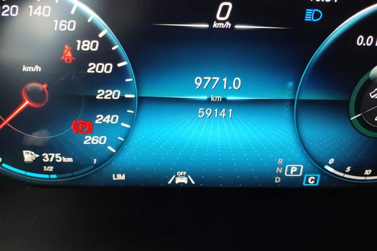 Used Mercedes-Benz GLC 2021 GLC 300 L 4MATIC Dynamic Model Odometer Close Up