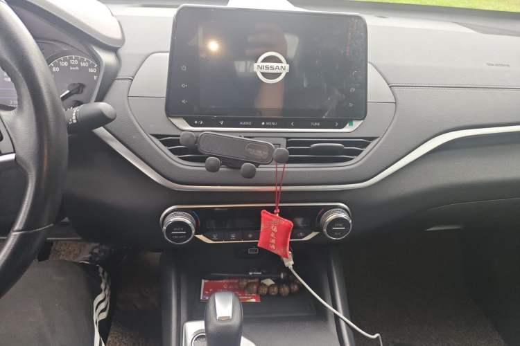 Used Nissan Teana 2020 Revised Version 2.0L XL Comfort Edition Audio And AC Panel