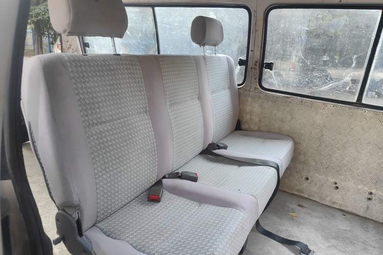 Used Golden Dragon Hiace 2019 2.0L Gasoline Version Long Wheelbase High-Roof V19 Left Rear Seat