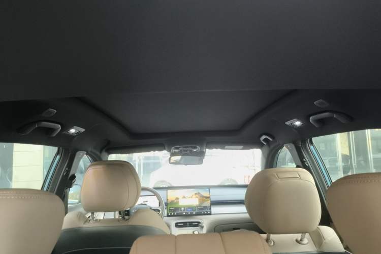 Used Chery Tiggo 8 PLUS C-DM 2025 1.5T 116 km Prestige Version 5 Seats
