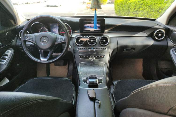 Used Mercedes-Benz C-Class 2015 C 180 L Sport Edition Center Console