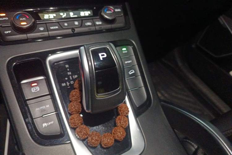 Used Geely Auto Emgrand X7 Sport 2021 Million Edition 1.8TD DCT Two-Wheel Drive Luxury Model Gear Lever