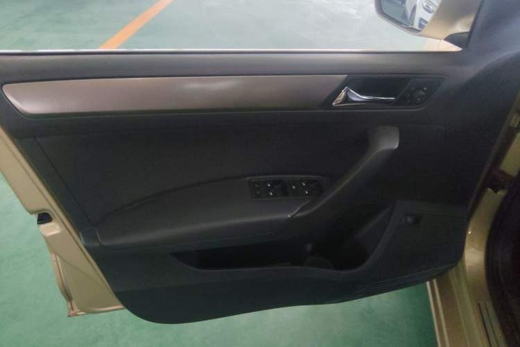 Used Volkswagen Santana 2013 1.6L Automatic Comfort Edition