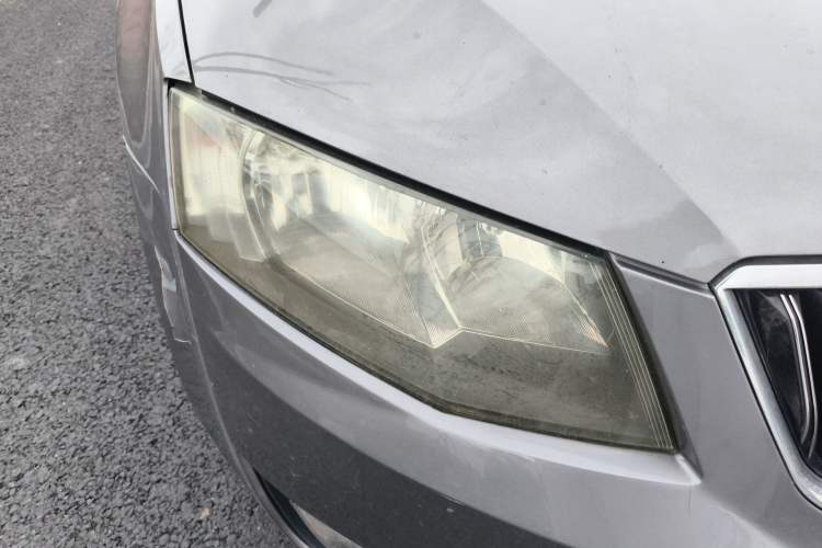 Used Skoda Octavia 2015 1.6L Automatic Yijie Edition Right Front Headlight