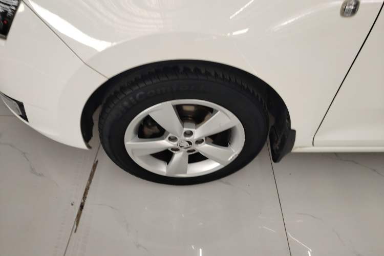 Used Skoda Rapid Spaceback 2016 1.6L Manual Trend Edition Exterior 2