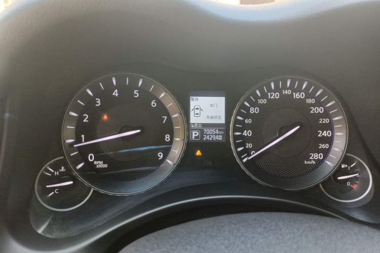 Used Infiniti Q70 2019 Q70L 2.0T Elite Plus Version Odometer Close Up