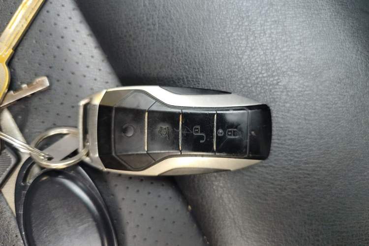 Used BYD Qin Pro New Energy 2019 EV Super Edition Standard Version Smart Connect Leading Style Vehicle Key