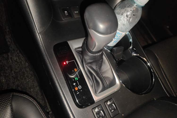 Used Toyota Highlander 2018 2.0T Four-Wheel Drive Prestige Version 7 Seats China V Emission Standard