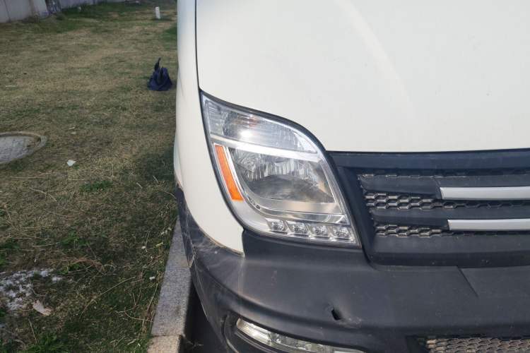 Used SAIC MAXUS Xintu V80 2019 2.5T Classic Edition 6-Speed Manual – Aoyuntong Short Wheelbase Mid-Height Design 5/6 Seats
