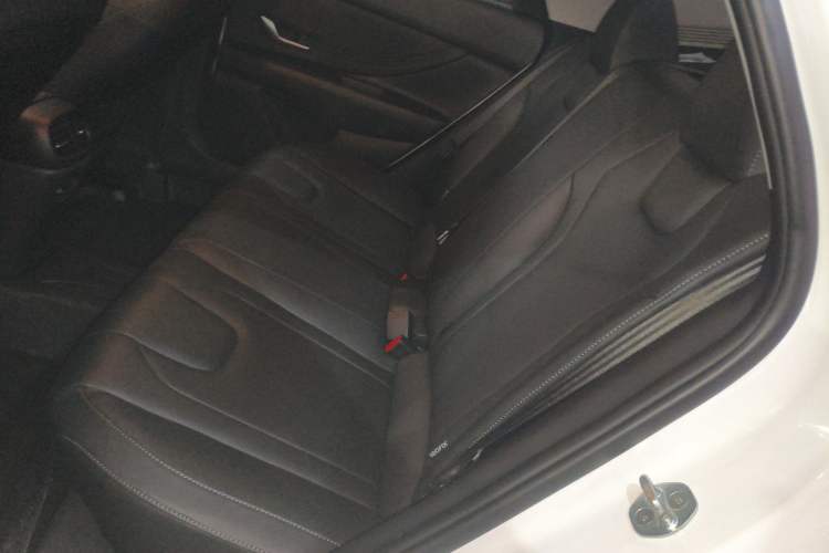 Used Hyundai Elantra 2022 1.5L CVT LUX Prestige Edition Interior 4