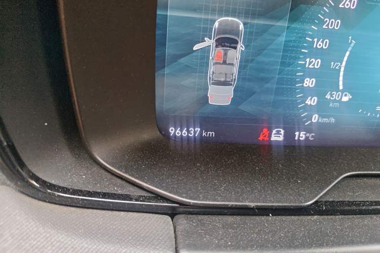 Used Lynk & Co 01 2017 2.0T Four-Wheel Drive Pro Edition Odometer Close Up